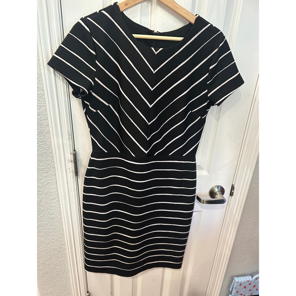 Banana Republic Sheath Dress Black White Striped Chevron Short Sleeve Business
